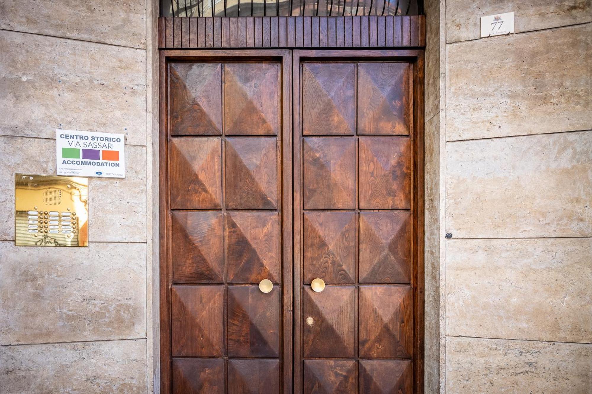 Centro Storico Via Sassari Accommodation كالياري المظهر الخارجي الصورة